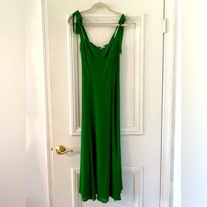 Reformation Gorgeous Green Nadira Dress 💚 photo does not do it justice!